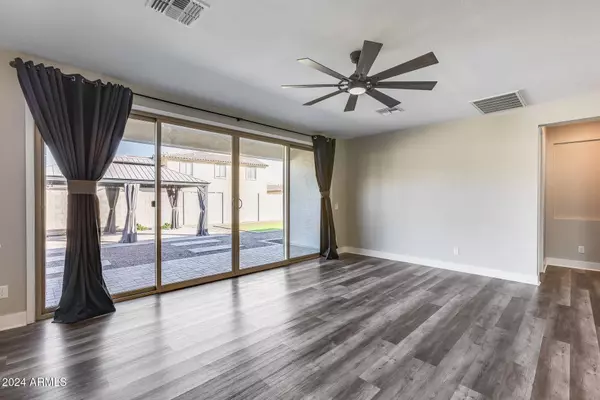 11676 W PARKWAY Lane, Avondale, AZ 85323