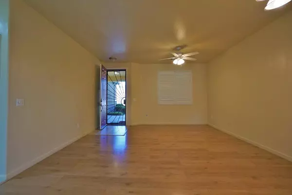 3000 SE Sunnyside Court, Visalia, CA 93292