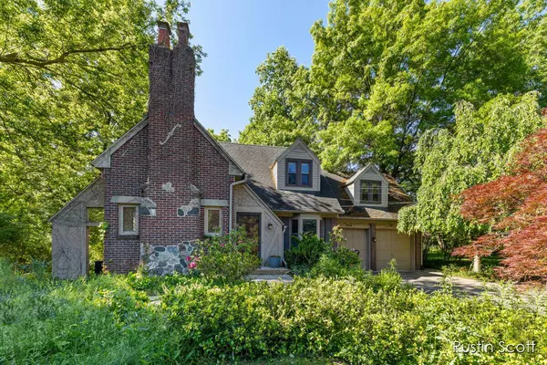 2170 Burton SE Street, Grand Rapids, MI 49506