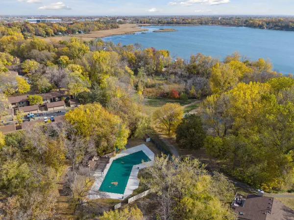 464 W Eagle Lake DR, Maple Grove, MN 55369