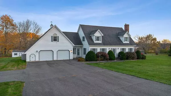 2031 Skyway VLY, Hermon, ME 04401