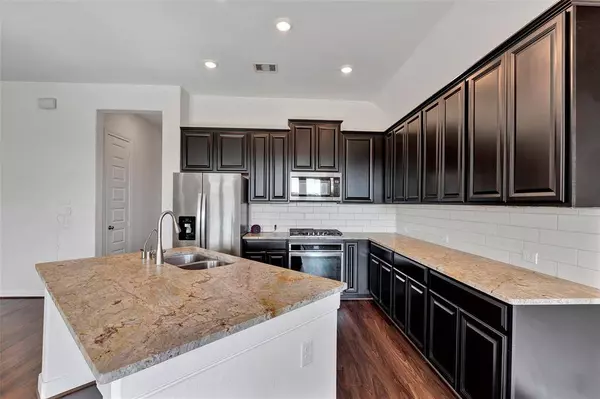 2014 Clearwater Grove LN, Pearland, TX 77089