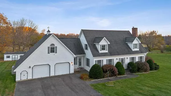 2031 Skyway VLY, Hermon, ME 04401