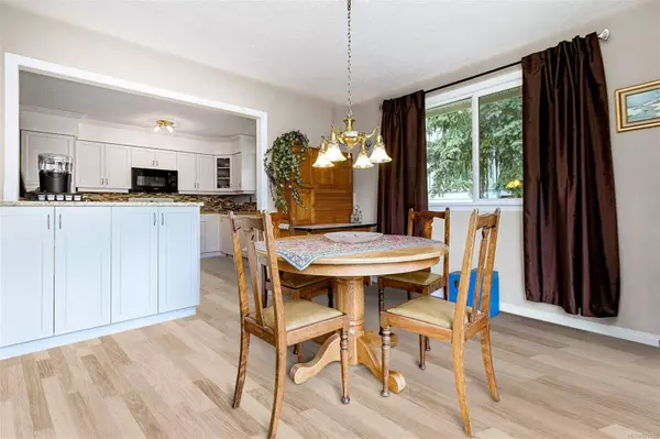 80 Marler Dr, View Royal, BC V9B 6B8