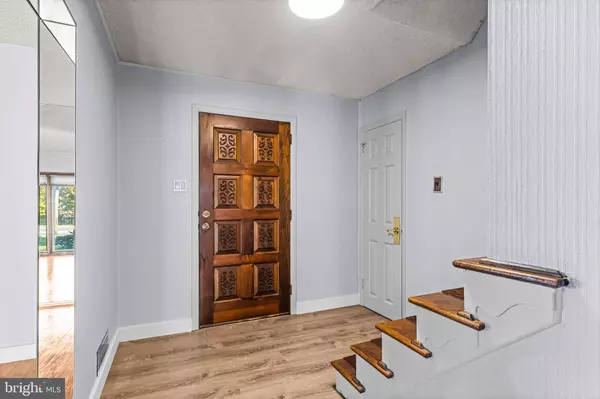 2813 CHAPEL AVE W, Cherry Hill, NJ 08002