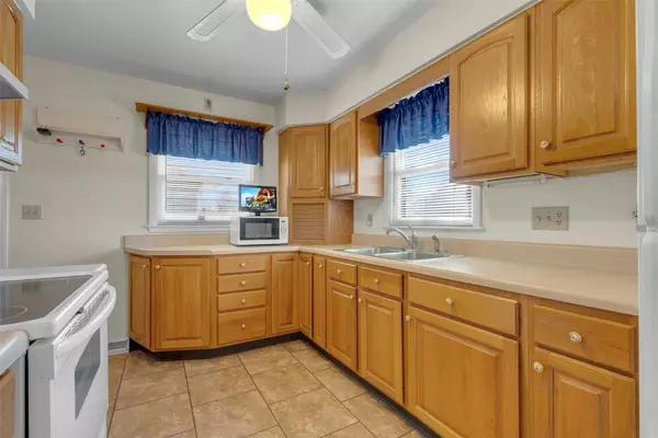 43 24th AVE SW, Cedar Rapids, IA 52404