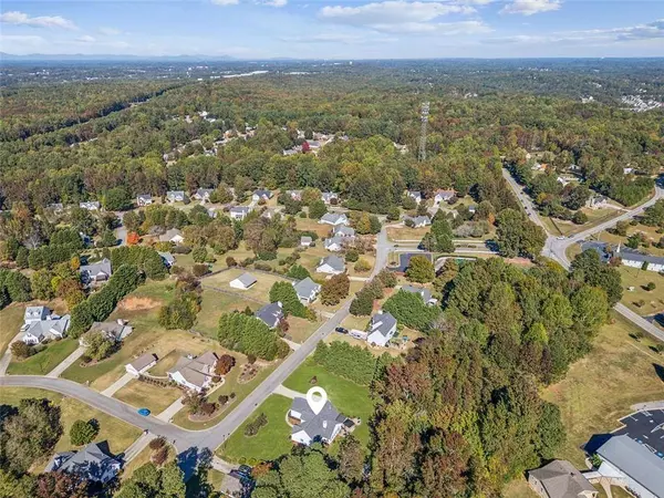 6032 DEVONSHIRE DR, Flowery Branch, GA 30542