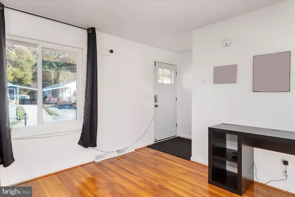 5204 LARLIN RD, Halethorpe, MD 21227