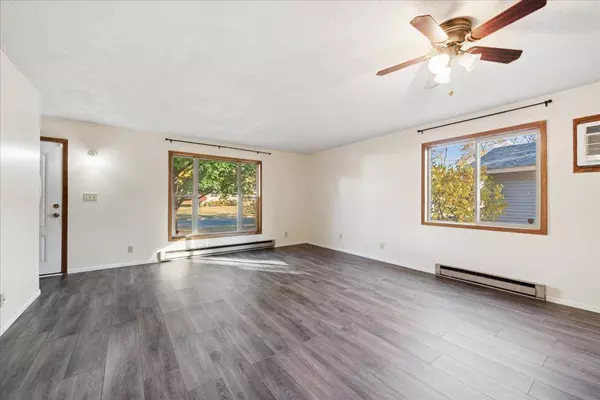 513/515 Cedar DR N, North Hudson, WI 54016