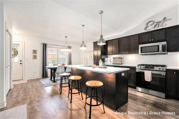 4232 Sand Valley NE Drive, Rockford, MI 49341