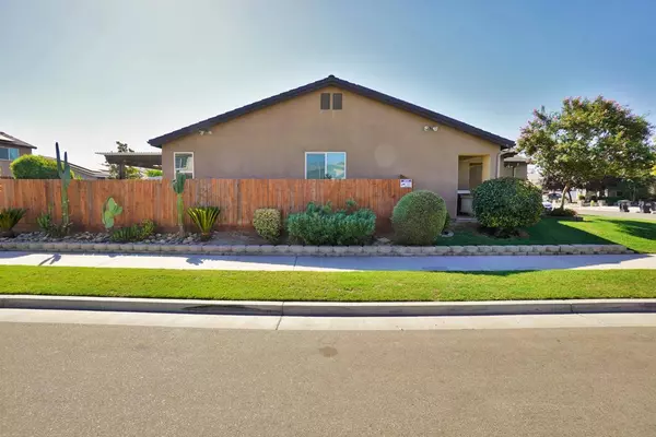 3000 SE Sunnyside Court, Visalia, CA 93292