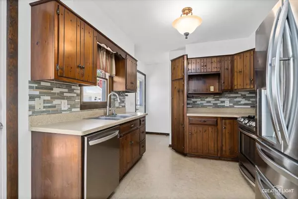 181 Ray ST, Hinckley, IL 60520