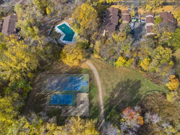 464 W Eagle Lake DR, Maple Grove, MN 55369