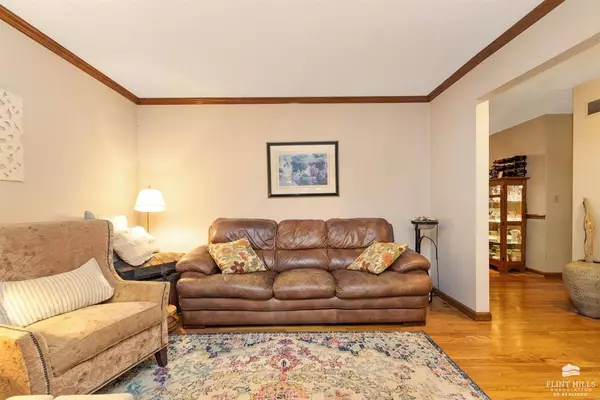 5516 SW 25th ST, Topeka, KS 66614