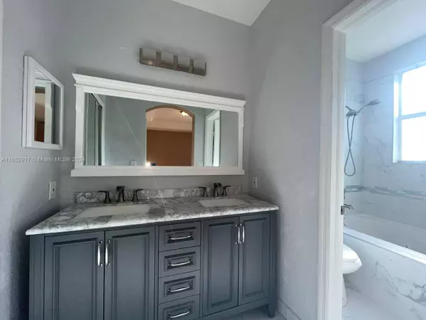 7822 NW 109th Path, Doral, FL 33178