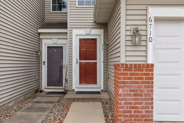 6710 Folkestone RD, Apple Valley, MN 55124