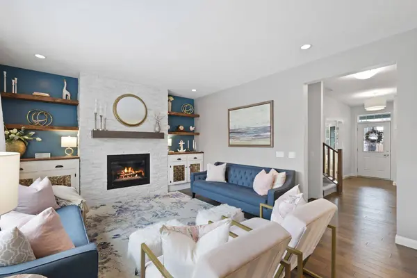 405 Kinniburgh CV, Chestermere, AB T1X 0T8