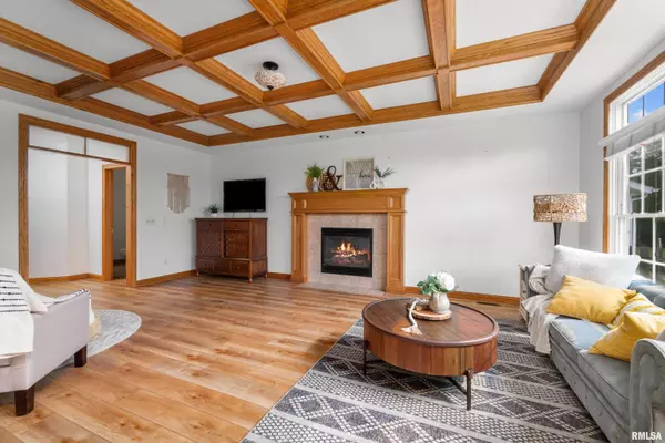 5618 JOSHUA ST, Bettendorf, IA 52722