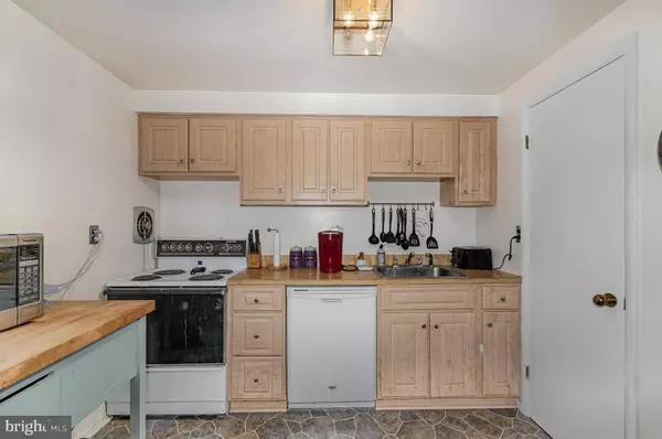 9135 THROGMORTON RD, Parkville, MD 21234