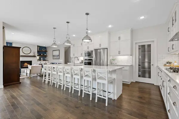 405 Kinniburgh CV, Chestermere, AB T1X 0T8