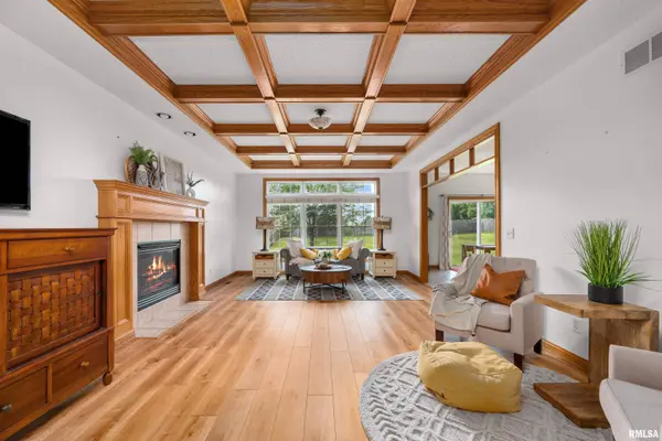 5618 JOSHUA ST, Bettendorf, IA 52722