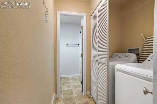 4590 Sunnyhill DR, Colorado Springs, CO 80916