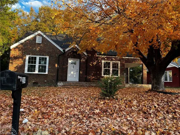 204 E Guilford ST, Thomasville, NC 27360