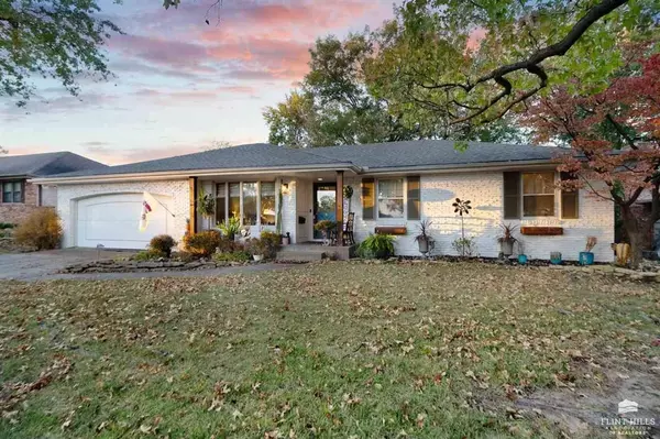 5516 SW 25th ST, Topeka, KS 66614