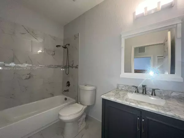 7822 NW 109th Path, Doral, FL 33178