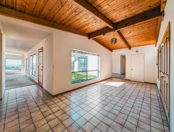 337 La Cresta Heights, El Cajon, CA 92021