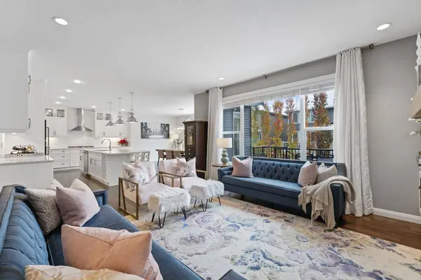 405 Kinniburgh CV, Chestermere, AB T1X 0T8