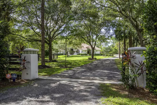 1215 Stallion DR, Loxahatchee, FL 33470