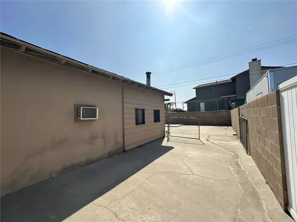 27025 10th ST, Highland, CA 92346