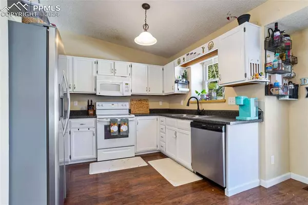 4590 Sunnyhill DR, Colorado Springs, CO 80916