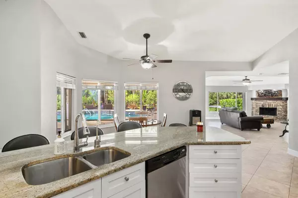 1215 Stallion DR, Loxahatchee, FL 33470