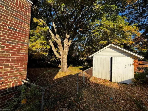 204 E Guilford ST, Thomasville, NC 27360