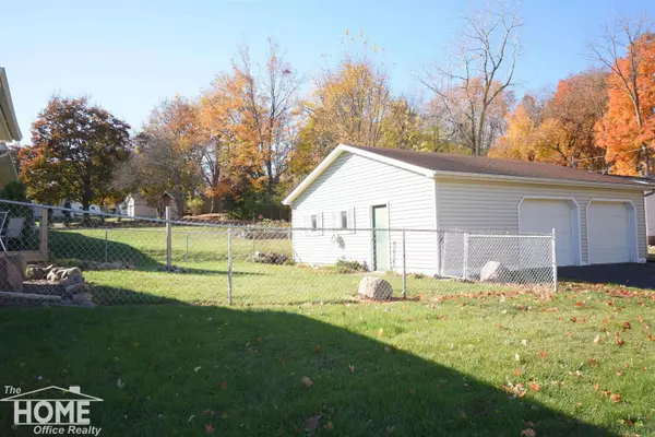1104 Palmer Avenue, Owosso, MI 48867
