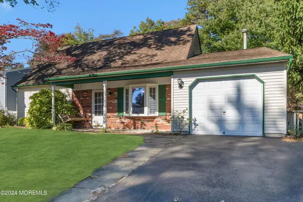 24 Yellowstone Lane, Howell, NJ 07731