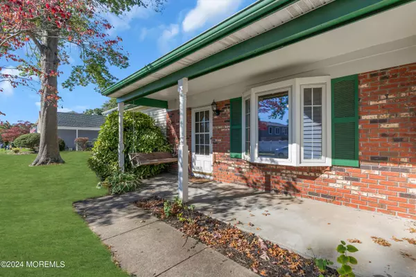 24 Yellowstone Lane, Howell, NJ 07731