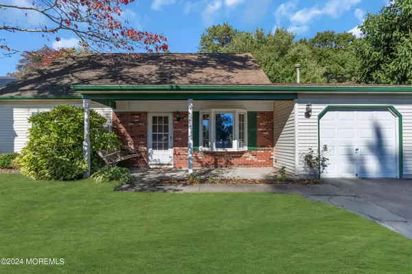 24 Yellowstone Lane, Howell, NJ 07731