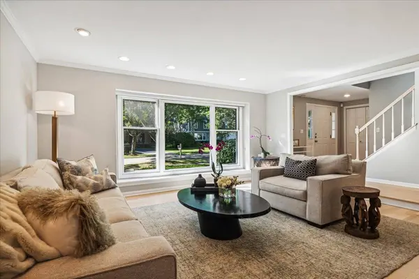 94 Augusta DR, Deerfield, IL 60015