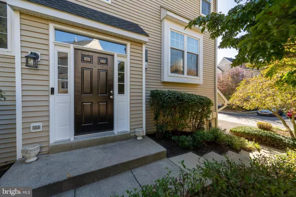 432 LAKE GEORGE CIR, West Chester, PA 19382