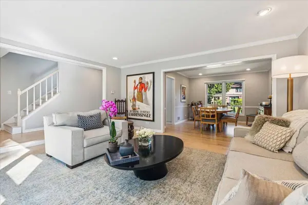 94 Augusta DR, Deerfield, IL 60015