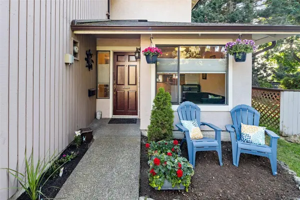 1309 McKenzie Ave #14, Saanich, BC V8P 2M1