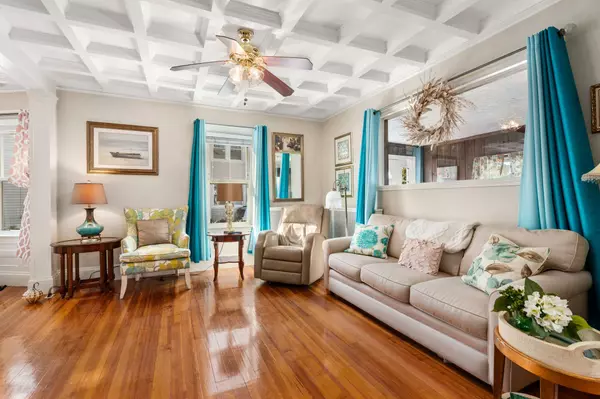 87 Waterston Ave, Quincy, MA 02170-3442