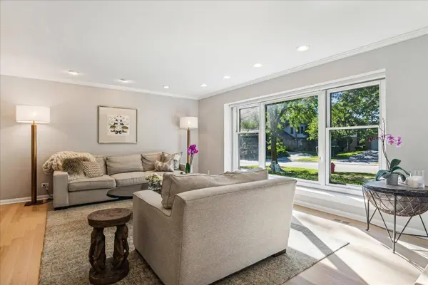 94 Augusta DR, Deerfield, IL 60015