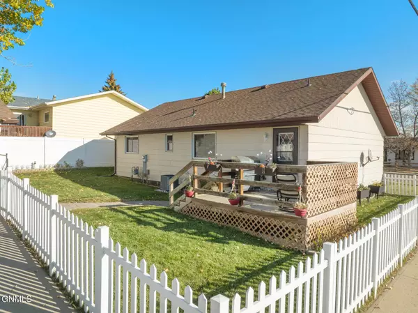 1801 8th AVE E, Williston, ND 58801