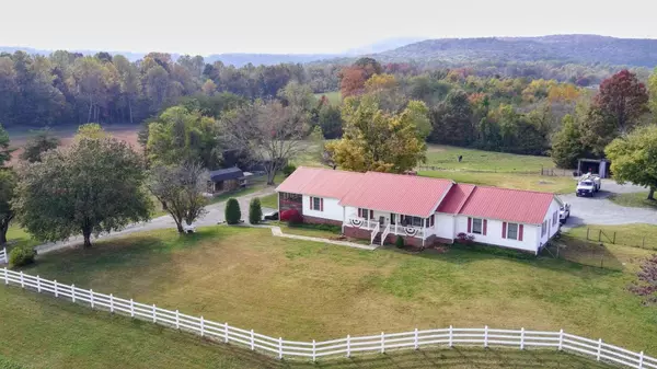 952 Fairview Rd, Mc Minnville, TN 37110