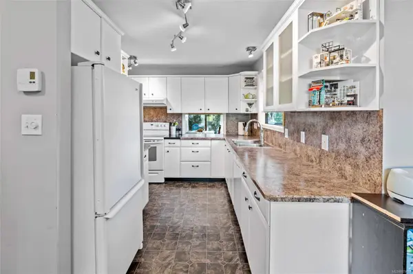 1309 McKenzie Ave #14, Saanich, BC V8P 2M1