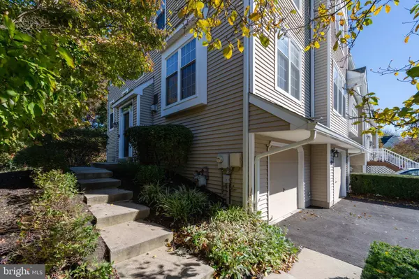 432 LAKE GEORGE CIR, West Chester, PA 19382